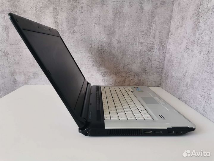 Хороший Ноут Core i3/4гб