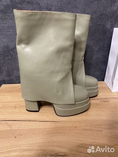 Сапоги трубы на каблуке