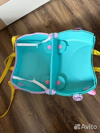 Чемодан детский на колесах