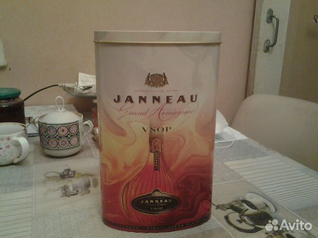 Металлическая упаковка от известного напитка