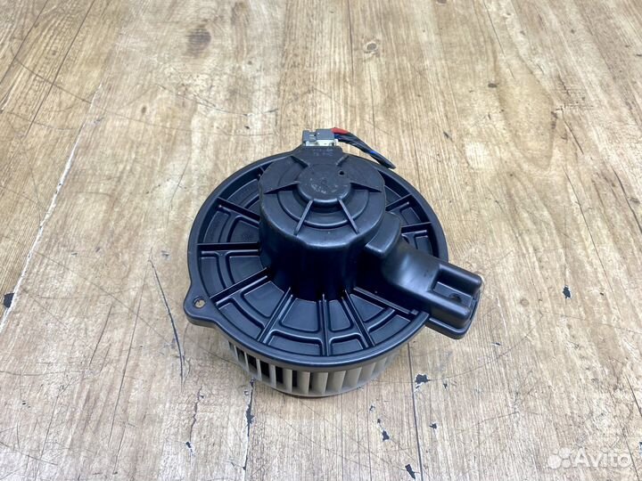 Моторчик печки Kia Rio 2 2005-2011г Правый руль