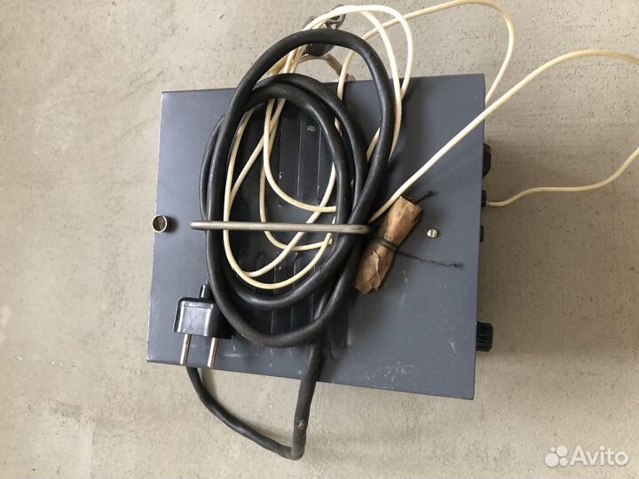 Универсальное зарядное устройство