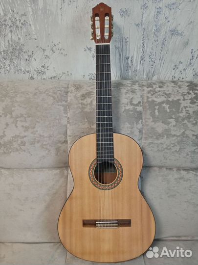 Классическая гитара yamaha c40