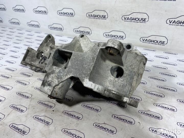 Кронштейн генератора Volkswagen Passat B5 3B2 1.9