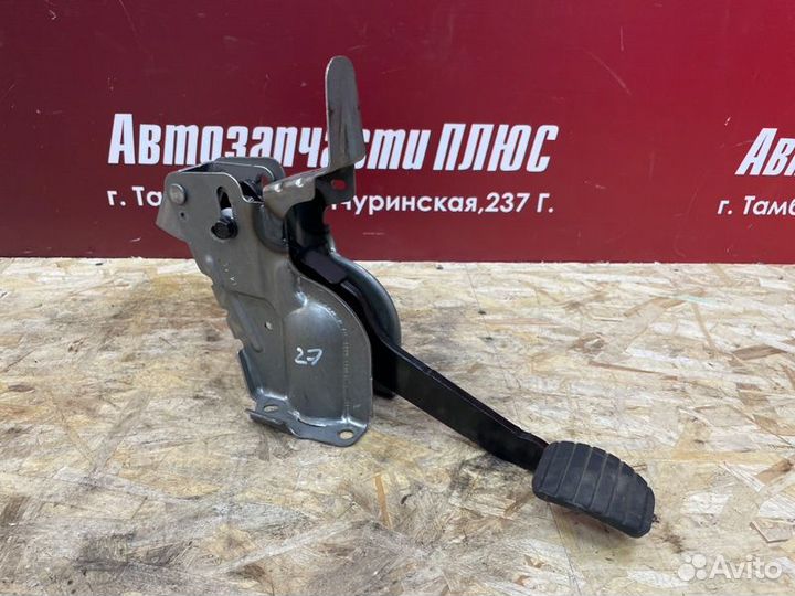 Педаль тормоза Renault Logan
