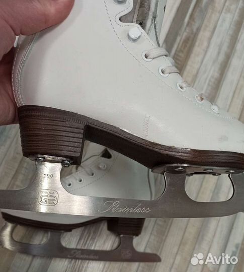 Коньки разм 19