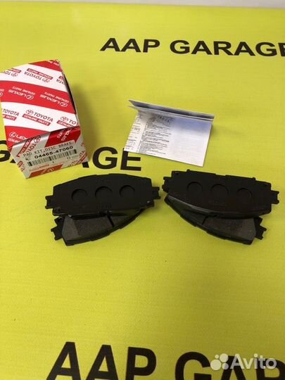 Колодки тормозные передние Toyota Prius ZVW30