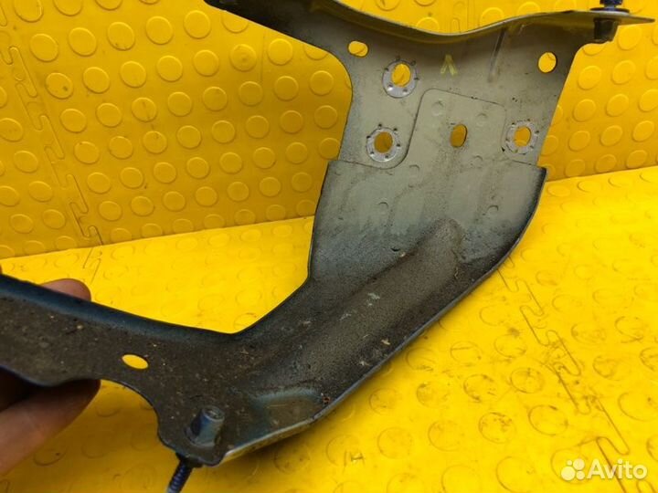 Кронштейн крыла передний левый Skoda Karoq djka