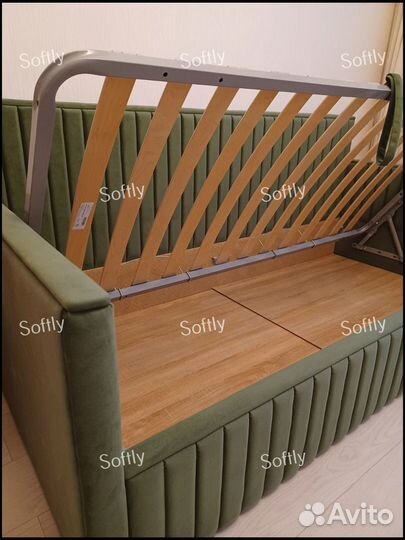 Детская кровать с мягкой спинкой