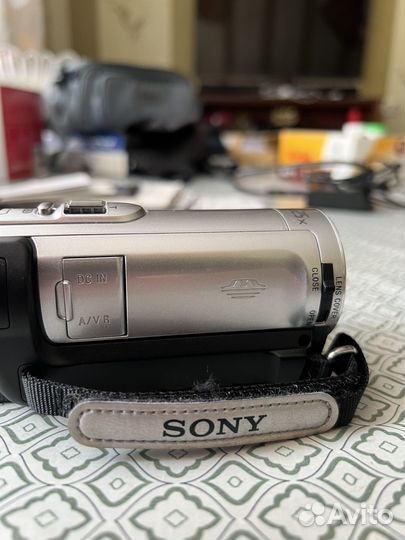 Видеокамера Sony Handycam DCR-SX83E