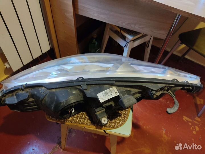 Фара передняя правая Peugeot 308 1 Рестайл