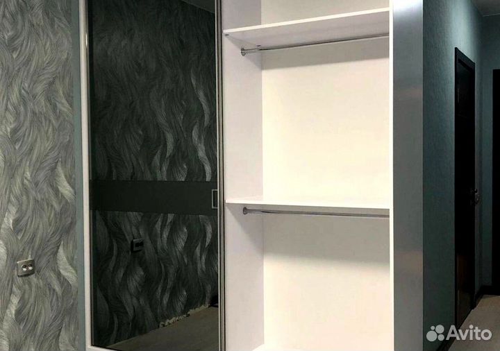 Шкаф купе с зеркалом