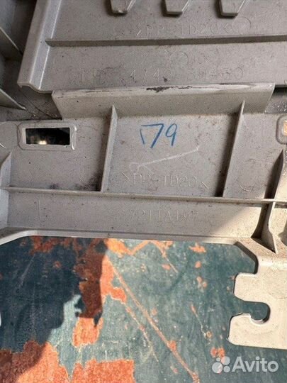 Накладка стойки левая Mitsubishi Asx