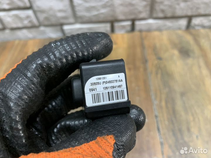 Jeep Grand Cherokee Кнопка закрывания багажника