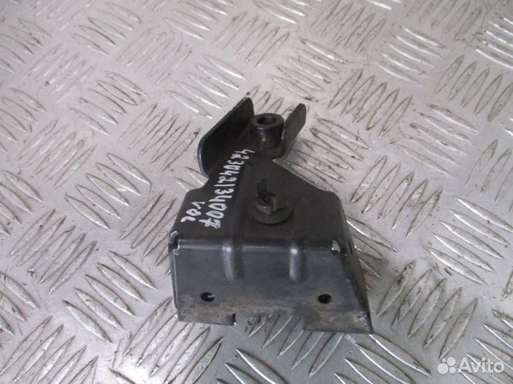 Кронштейн клаксона Volvo 82610583