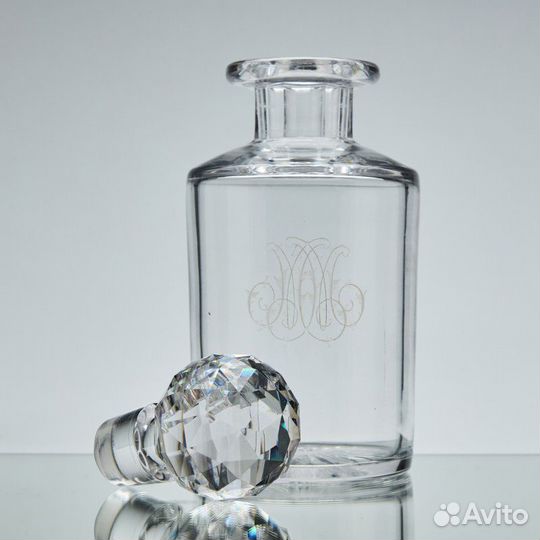 Флакон с вензелем
