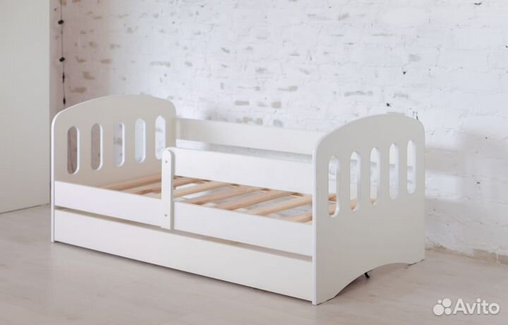 Кровать для малыша из ламинированного дсп софа цве