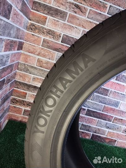 Yokohama Advan Sport V105 265/35 R18 и 245/40 R18 97Y