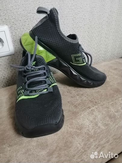 Кроссовки в хорошем состоянии 38р