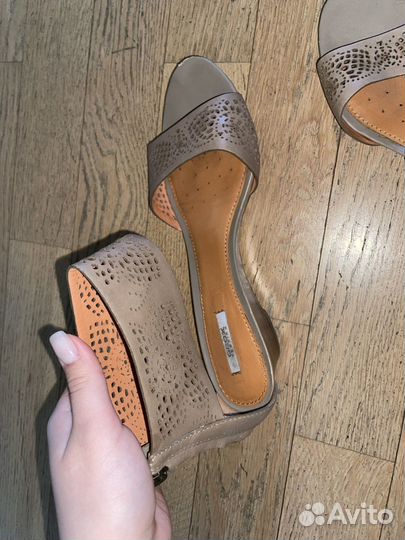 Босоножки женские