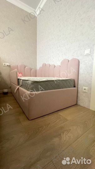 Детская кровать со спинкой