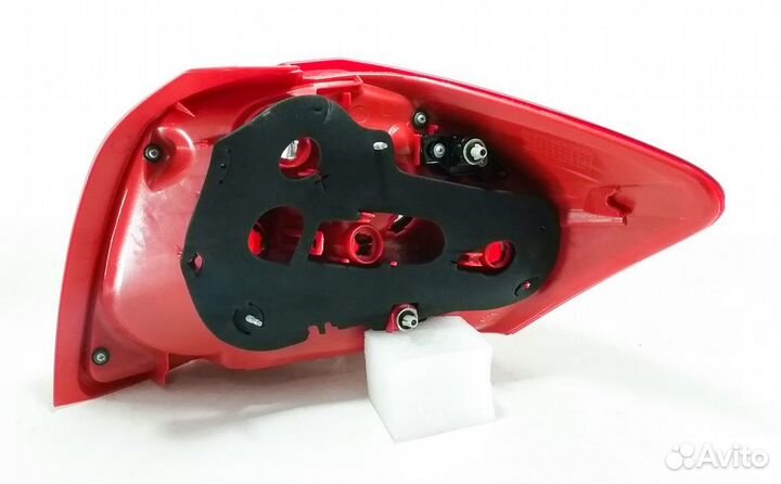 Фонарь левый задний в крыло Toyota Auris