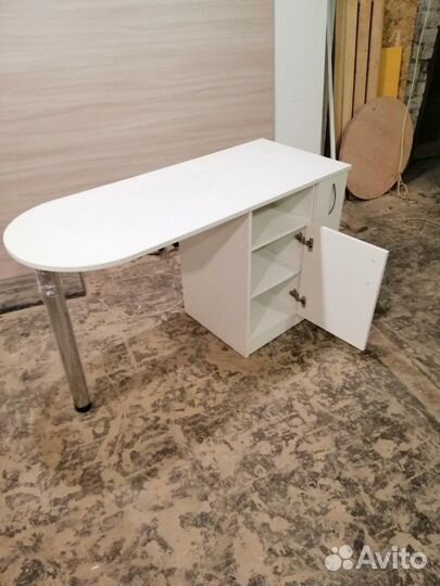 Маникюрные столы