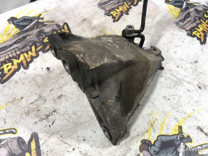 Кронштейн двигателя левый Audi 80 B4 ABK 1992