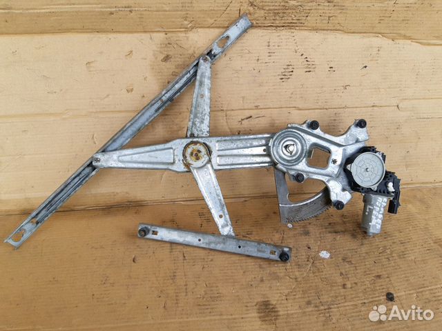 Стеклоподьемник передний Волга Сайбер