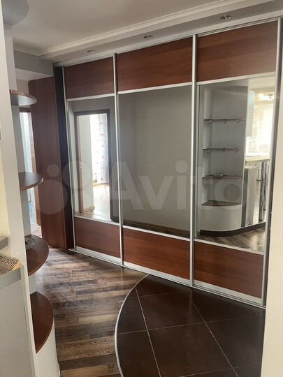 2-к. квартира, 64 м², 8/10 эт.