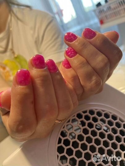 Начинающий мастер маникюра