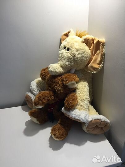 Два слоника