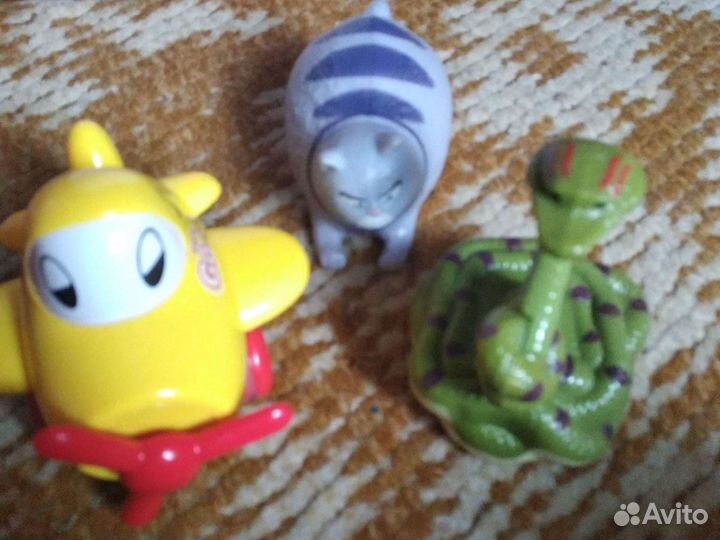Машинки, роботы, игрушки из Макдональдс