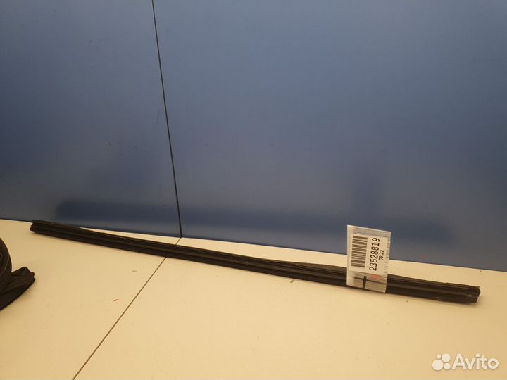 Накладка стекла передней правой двери Toyota Verso