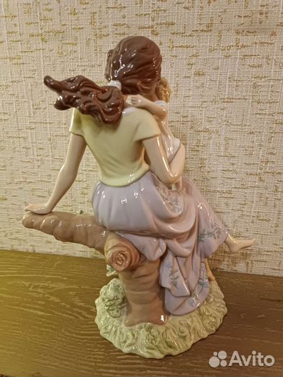 Фарфоровая статуэтка