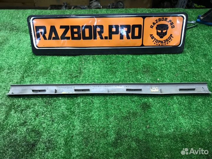 Накладка на порог передняя левая Nissan Primera