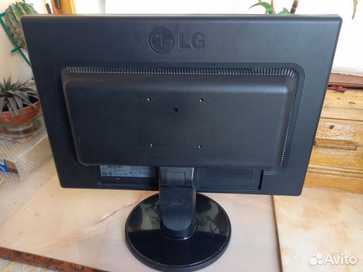Монитор LG flatron 1942s