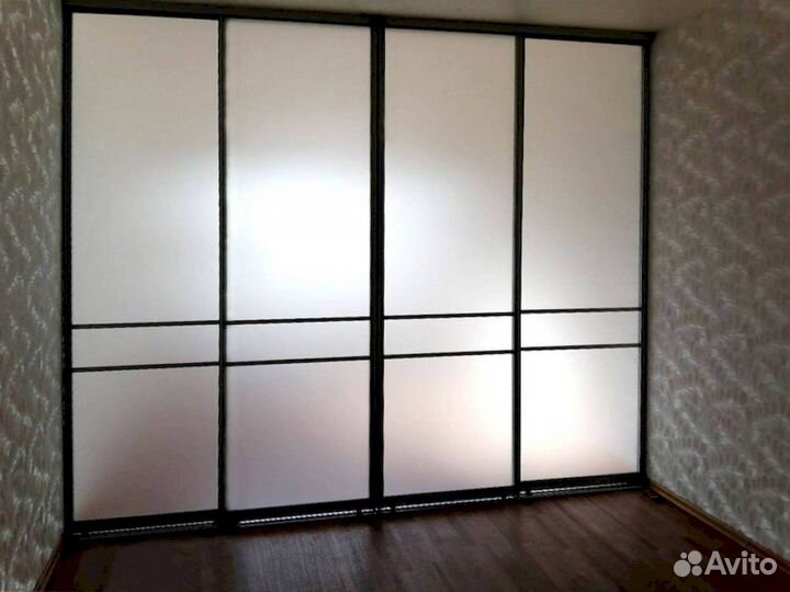 Стеклянная перегородка