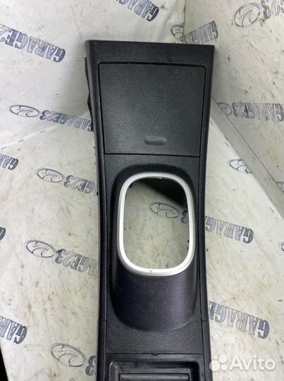 Центральная консоль Nissan Tiida