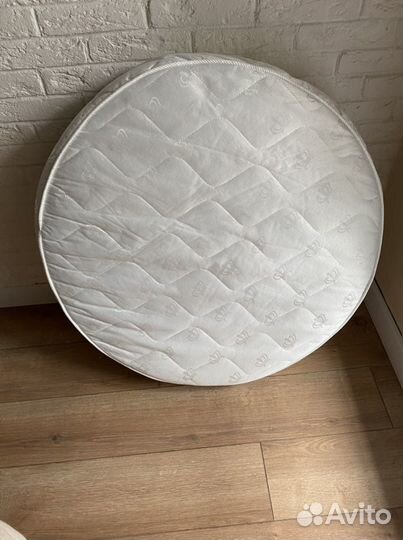 2 матраса в круглую и овальную кроватку