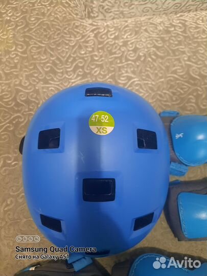 Комплект Decathlon (шлем,наколенники,налокотники)