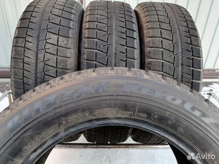 Bridgestone Blizzak Revo GZ 215/60 R17