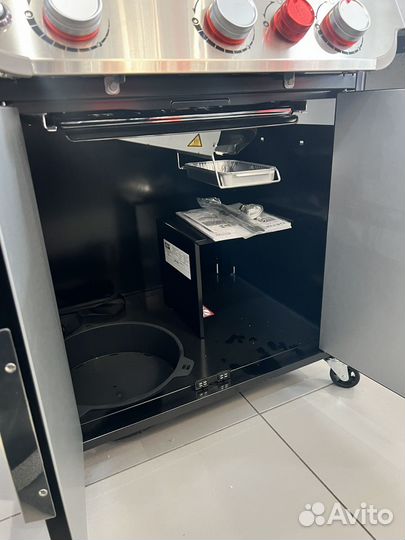 Гриль газовый Genesis E-335, черный