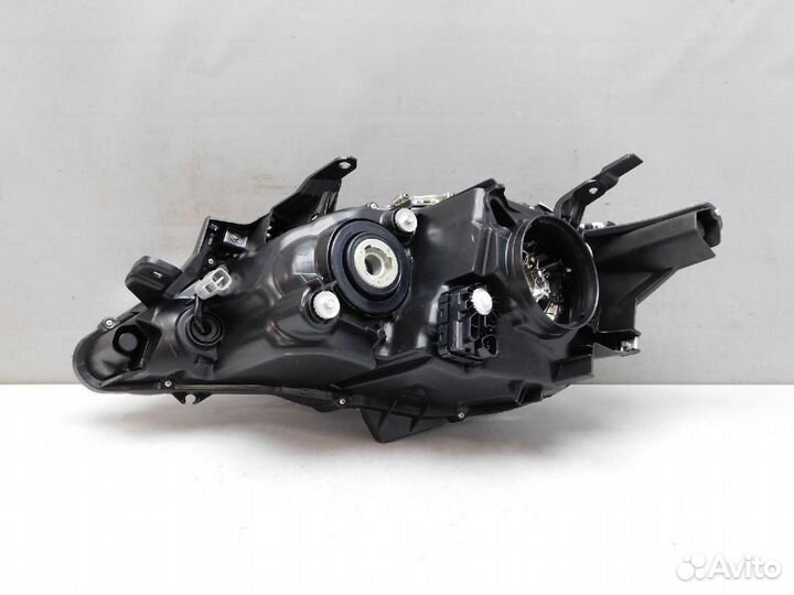 Фара правая Toyota Camry