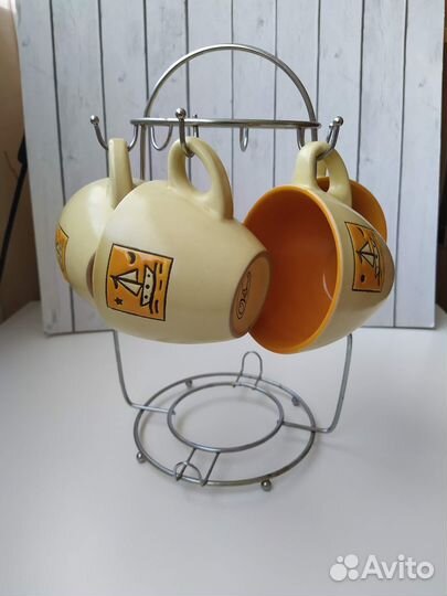Набор чашек с блюдцами на подвесе