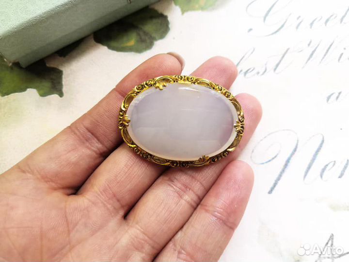 Антикварная брошь, халцедон