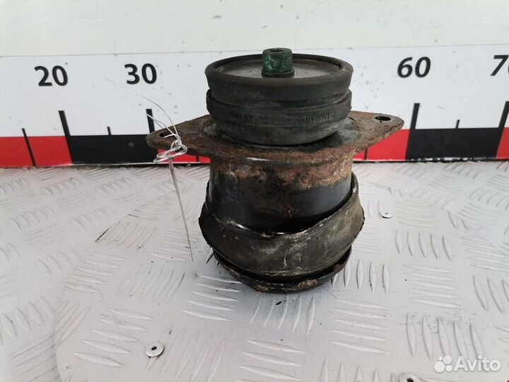 Подушка крепления двигателя Volkswagen Golf 3 1994