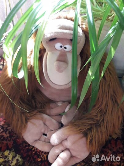 Большая мягкая игрушка обезьяна