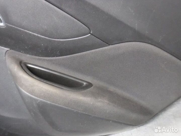 Обшивка двери задняя правая Opel Mokka F18D4 2014