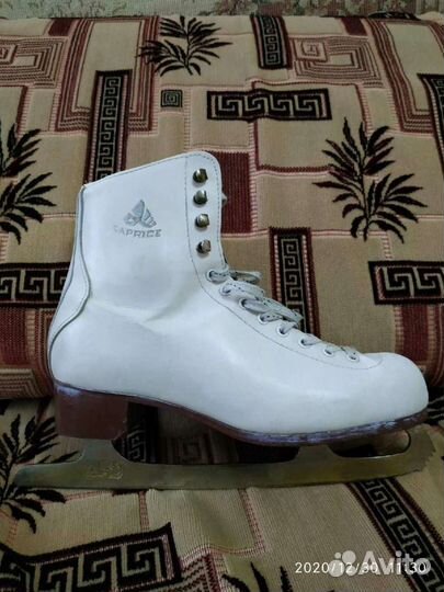Коньки фигурные 42 размер